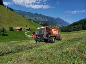 Unitrac72ep in den Schweizer Bergen