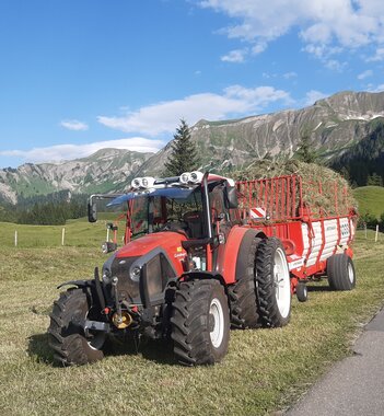Lindner Geo 84ep beim Heuen auf der Alp