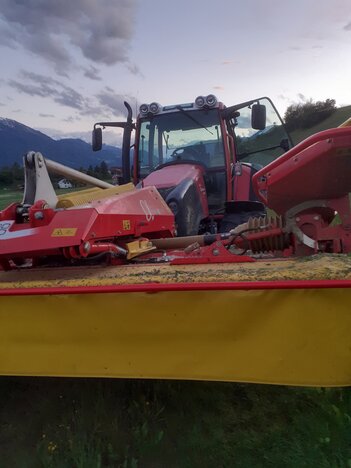 Lindner 94 geotrac beim Mähen