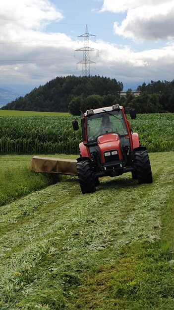Coole Mädchen fahren Lindner