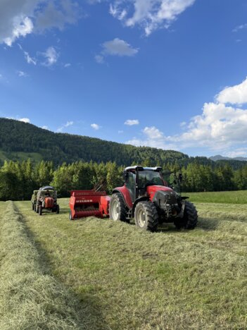 Ballenpressen mit Lintrac 130