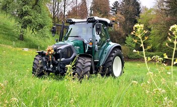 Lindner Lintrac 75 LS in Moosgrün