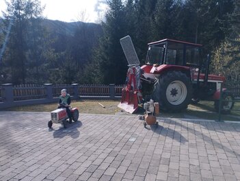 Opa fährt Lindner, Benjamin will auch :)