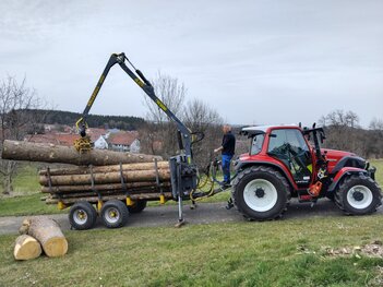 Hobbygespann Lintrac 80 mit Rückewagen bei der Arbeit