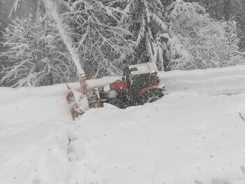 Beim Schneeräumen
