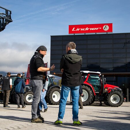 Lindner factory exhibition: Pink Lintrac goes to Switzerland, premiere for new Lintrac 65 LS