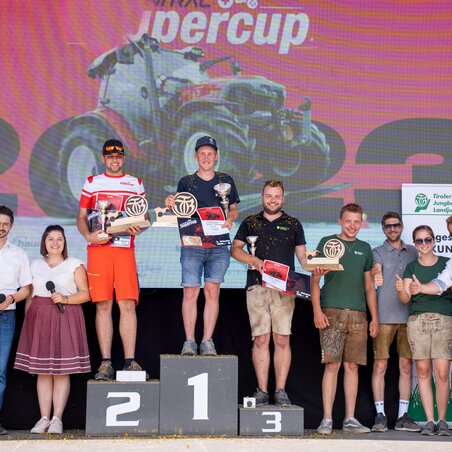 Strahlende Gesichter bei der Siegerehrung in Kirchbichl