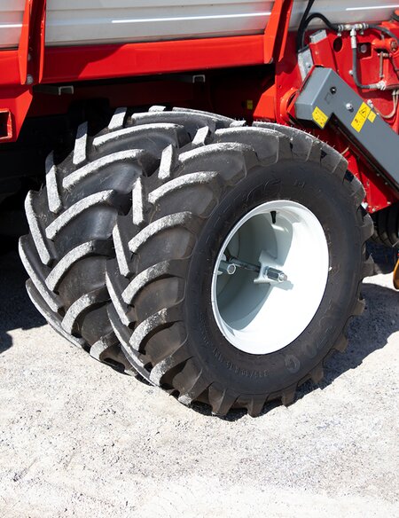 Standardbereifung mit
Zwillingsrädern