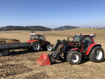 Erdarbeiten mit Frontlader